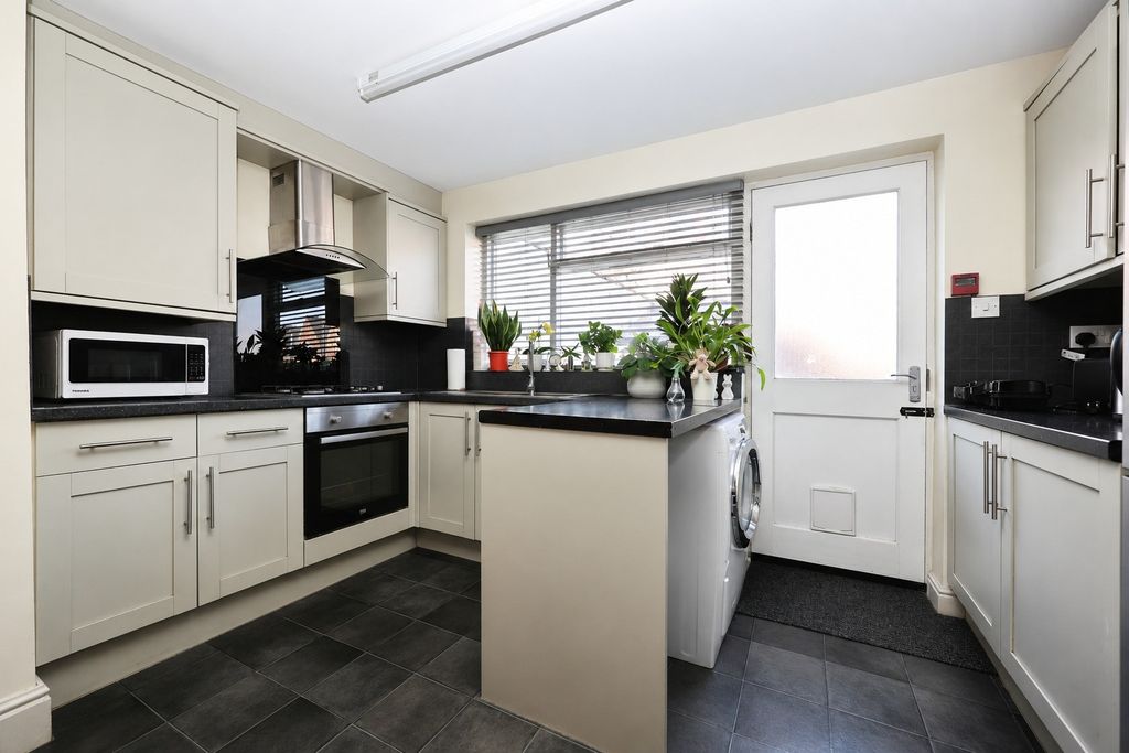 Property photo 2 of 12 4666641