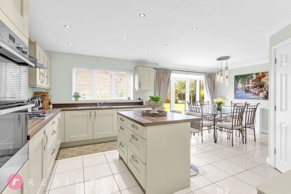 Property photo 2 of 29 Dining Kitchen