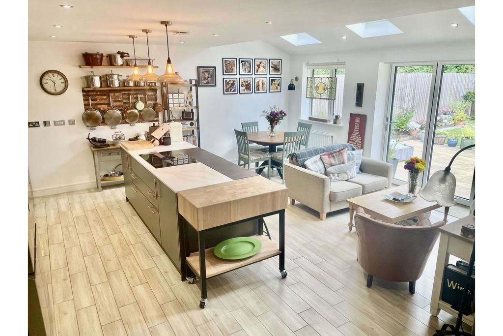 Property photo 3 of 27