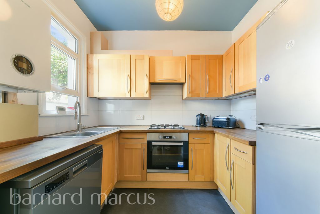 Property photo 2 of 8 Kitchen