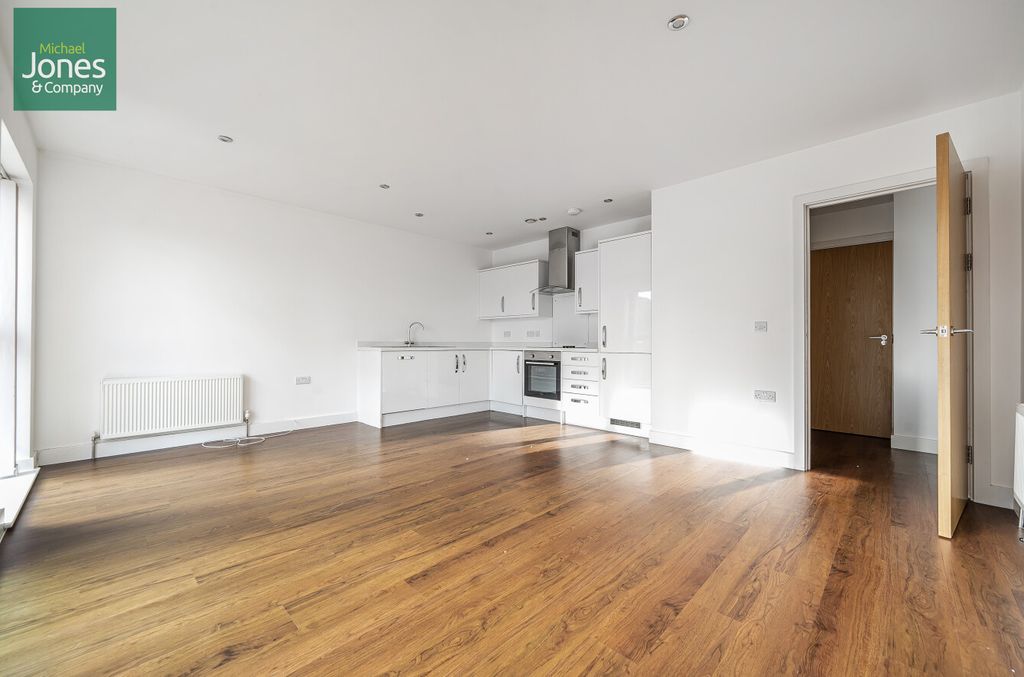 Property photo 1 of 8 Lounge/Kitchen