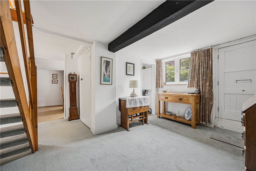 Property photo 2 of 18 Entrance Hall