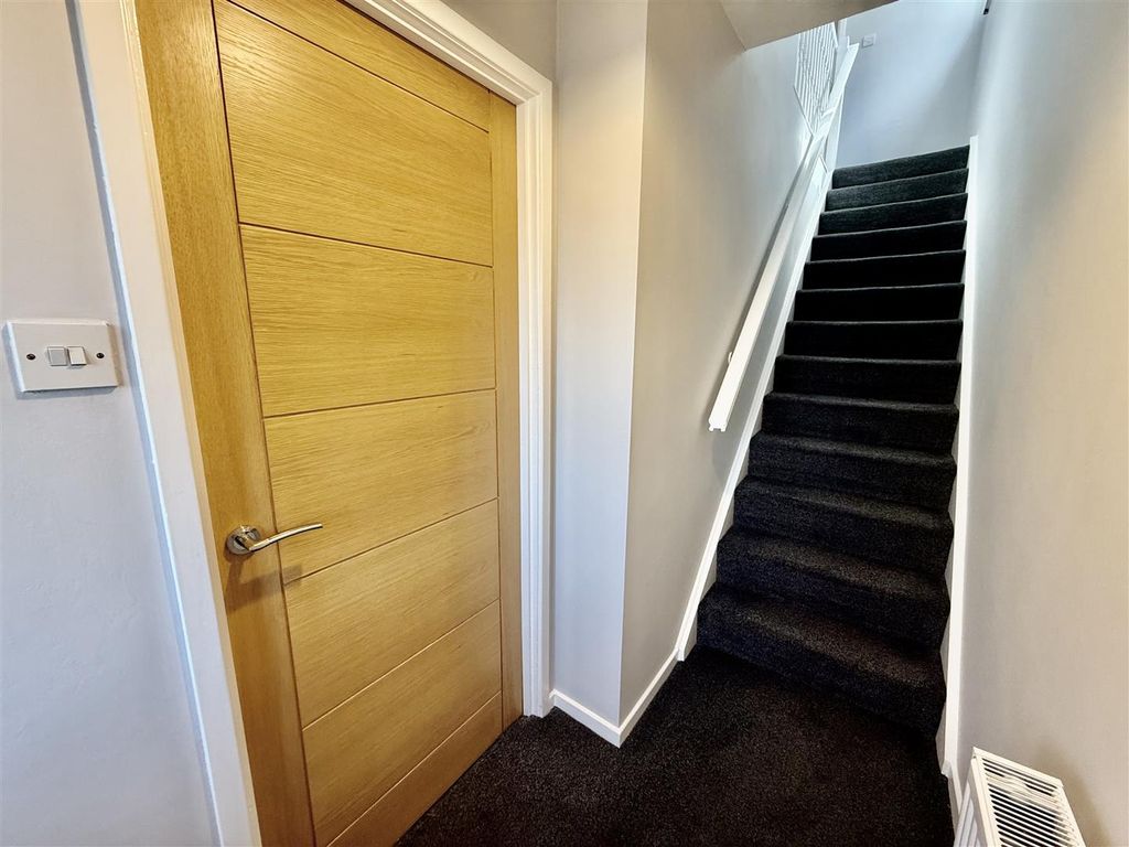 Property photo 2 of 15 Entrance Hall