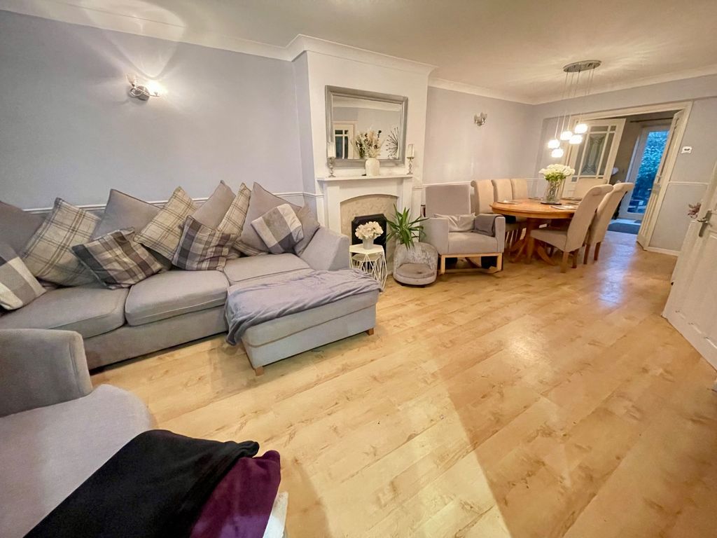 Property photo 3 of 11 4502723