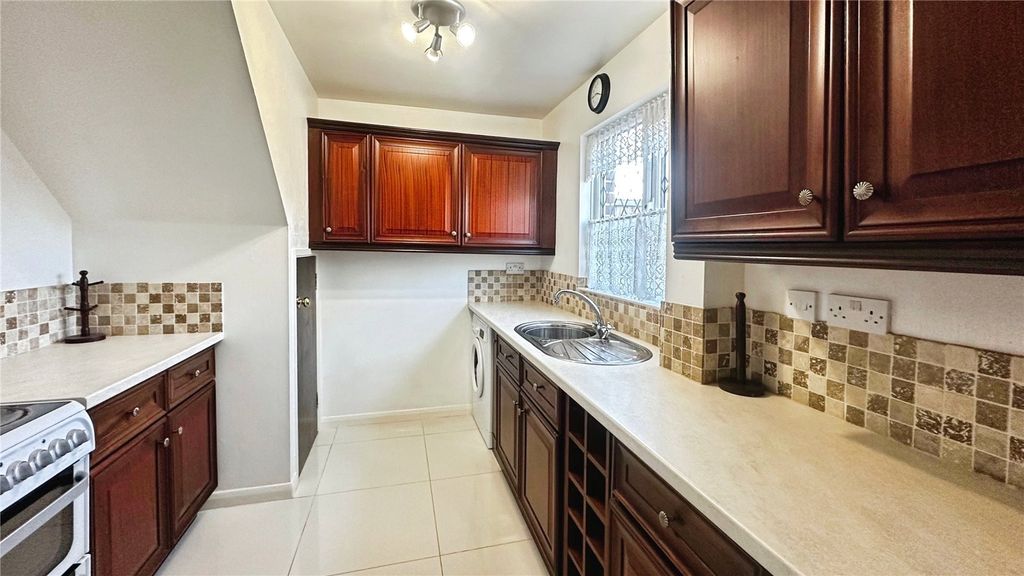 Property photo 3 of 8 Picture No. 10