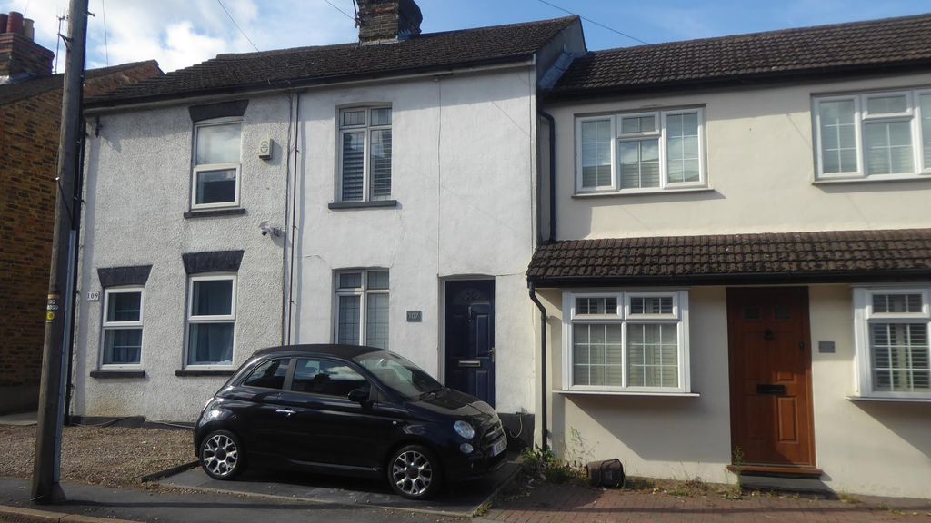 Property photo 1 of 14 Pinner Road 107.Jpg