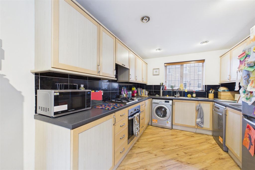 Property photo 3 of 16 Cam04235G0-Pr0230-Still007.Jpg
