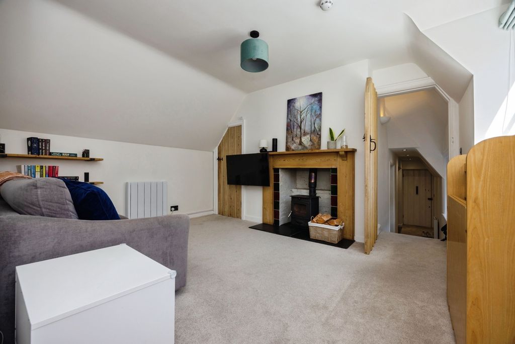 Property photo 3 of 25 Pbox-Img.Jpg
