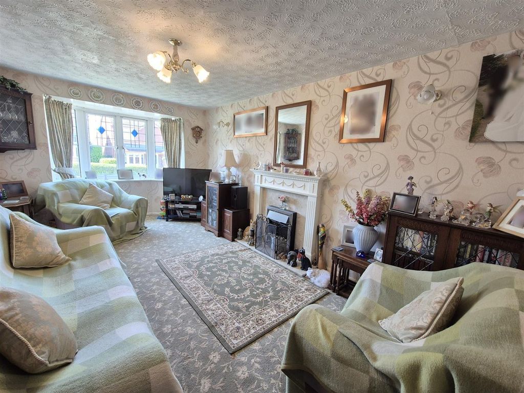 Property photo 2 of 22 Lounge