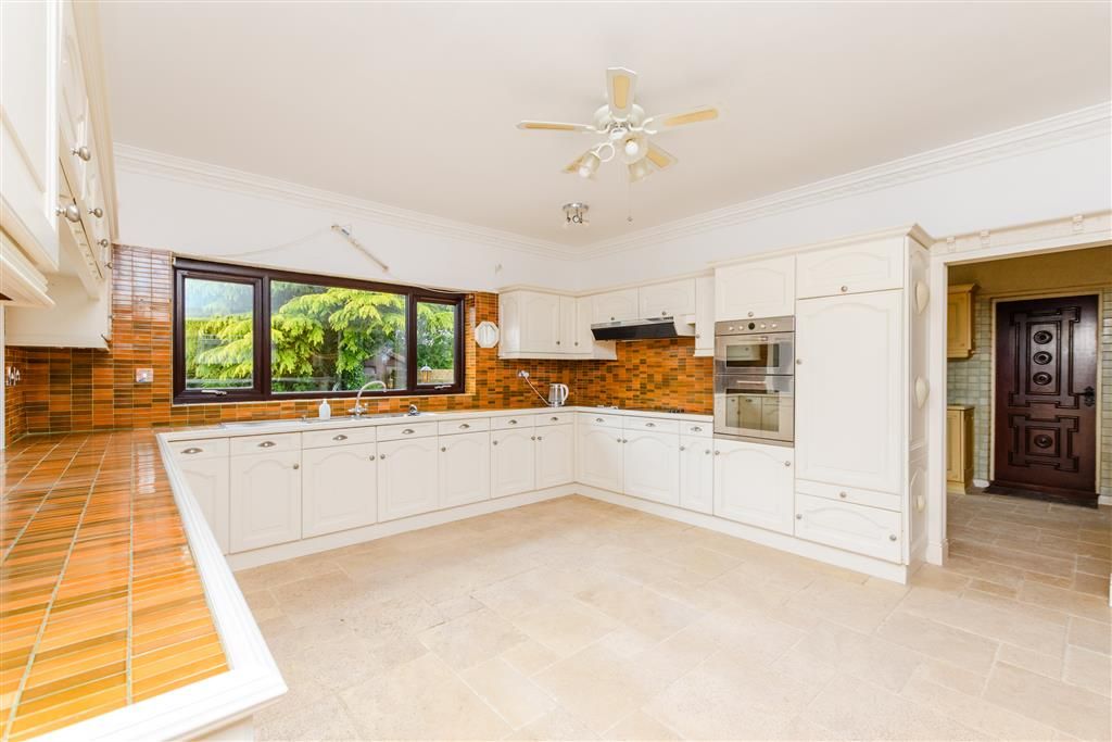 Property photo 1 of 18 Kitchen