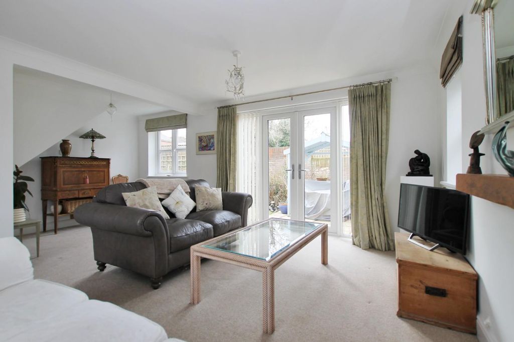 Property photo 3 of 16 9017391-102927-133848785806175429-344c0960-6cc9-7B