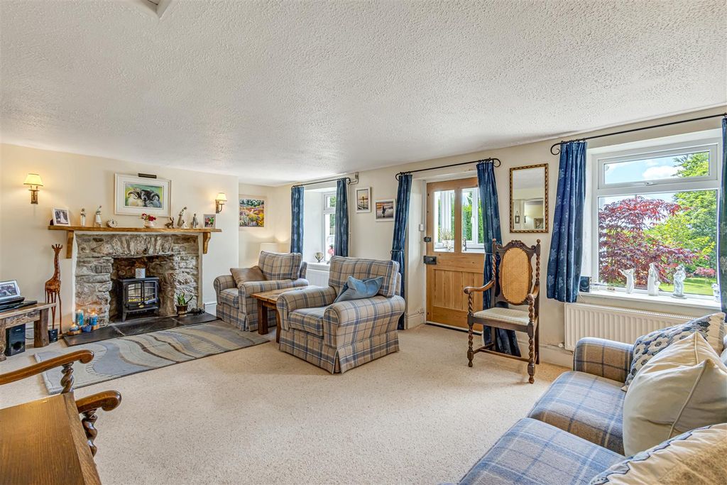 Property photo 3 of 28 Sitting Room
