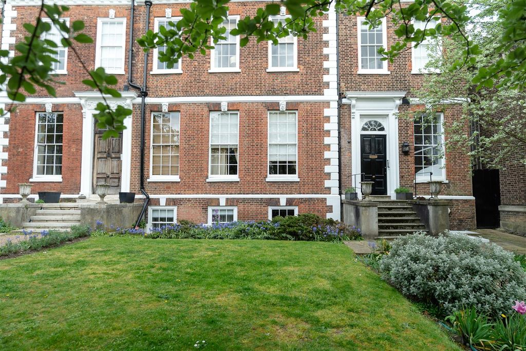 Property photo 1 of 17 23A Dartmouth Row - 024.Jpg