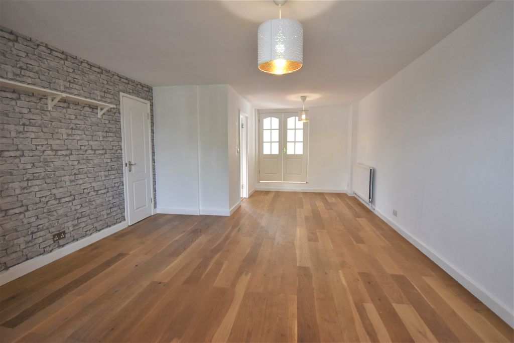 Property photo 1 of 7 Living Room