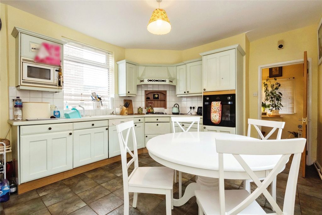 Property photo 2 of 19 Kitchen Diner