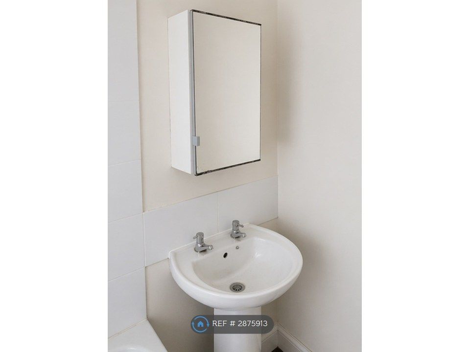 Property photo 3 of 8 Bathroom (Shower/Bath)