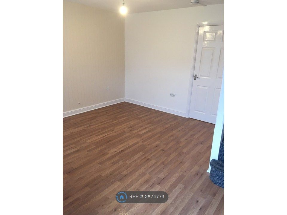 Property photo 3 of 7 Living Room