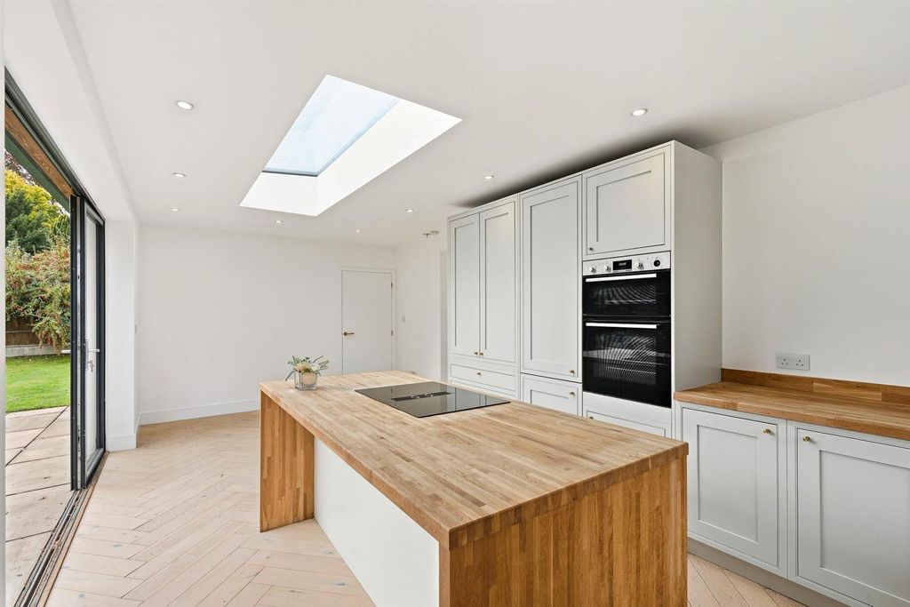 Property photo 2 of 28 Kitchen