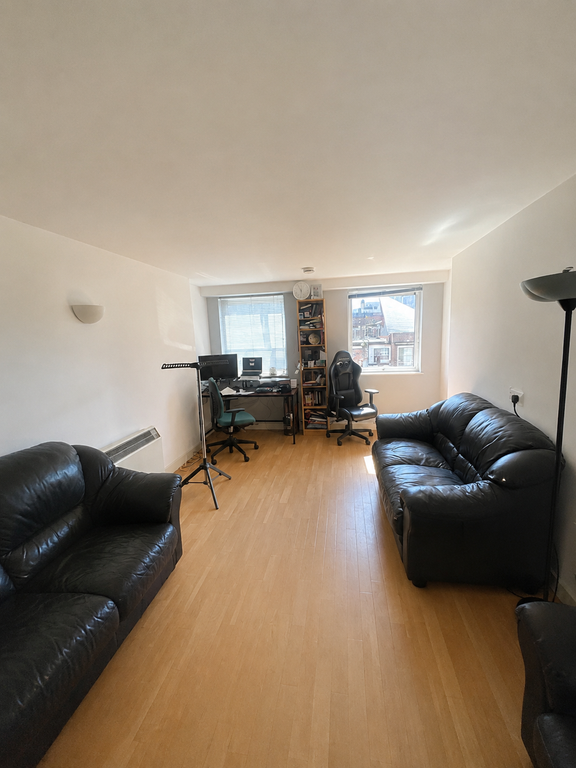 Property photo 3 of 8 Generously Sized Lounge