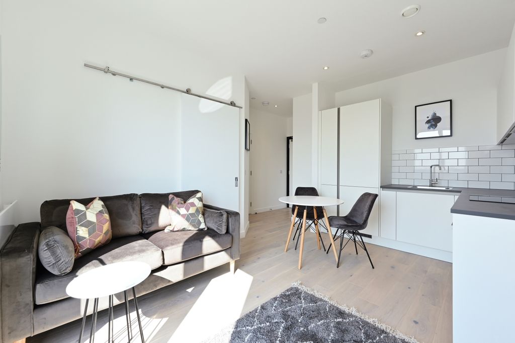 Property photo 2 of 10 Kitchen