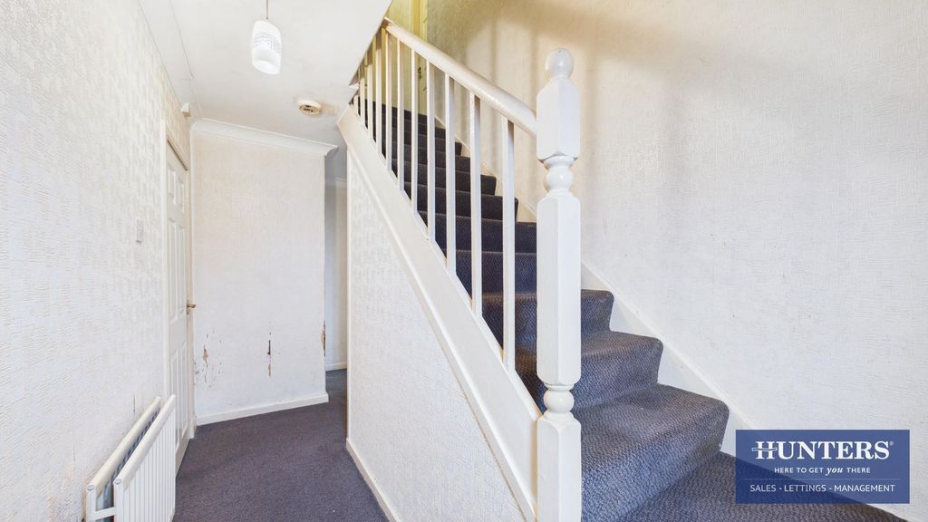 Property photo 2 of 17 Hallway