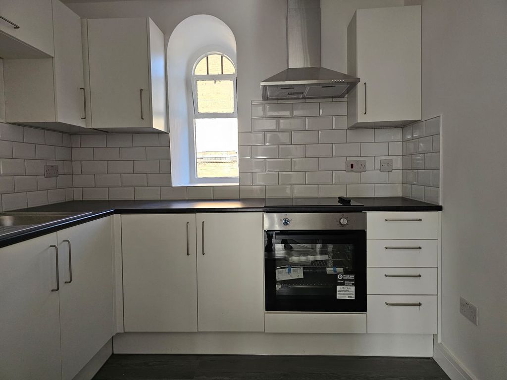 Property photo 3 of 8 Gallery