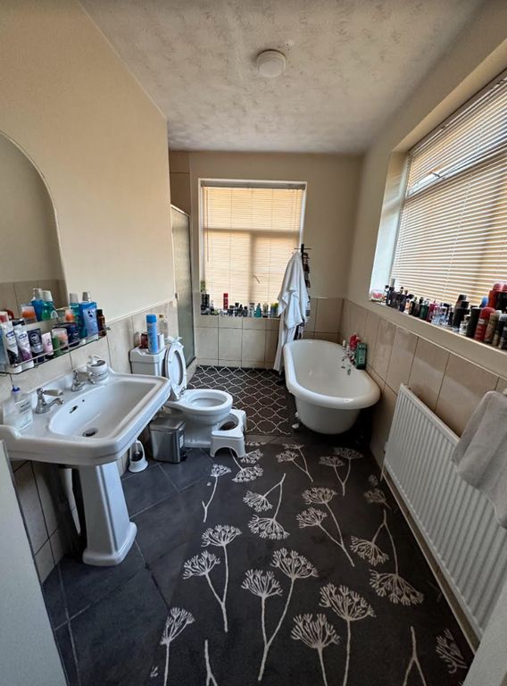 Property photo 3 of 13 A Spacious And Well-Maintained Bathroom Featuring ...