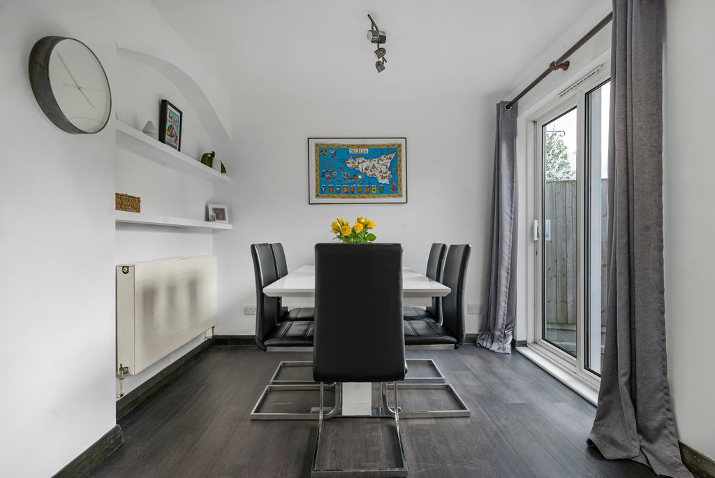 Property photo 3 of 33 Dining Area