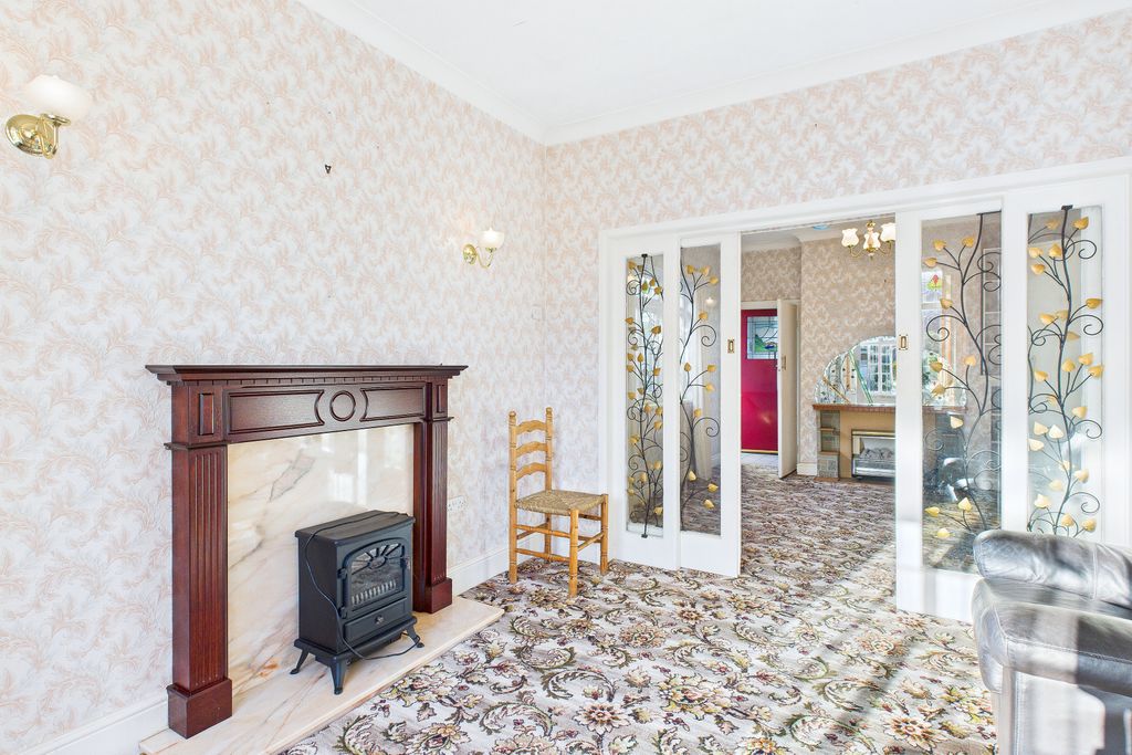 Property photo 3 of 11 Living/Dining Room