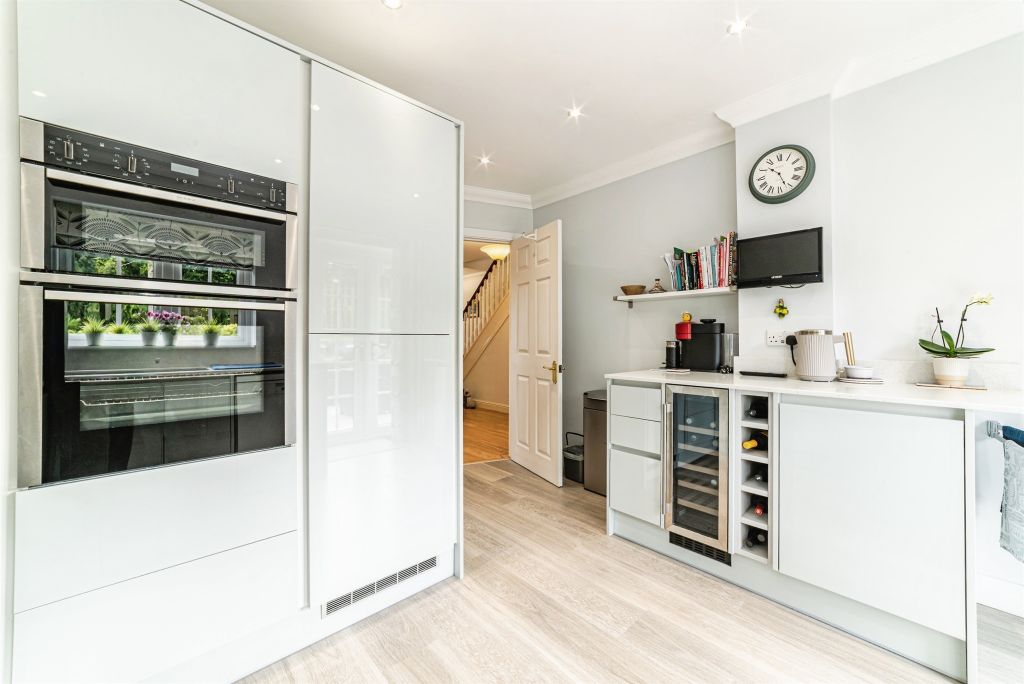 Property photo 3 of 24