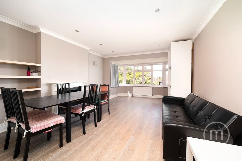 Property photo 2 of 10 5202842