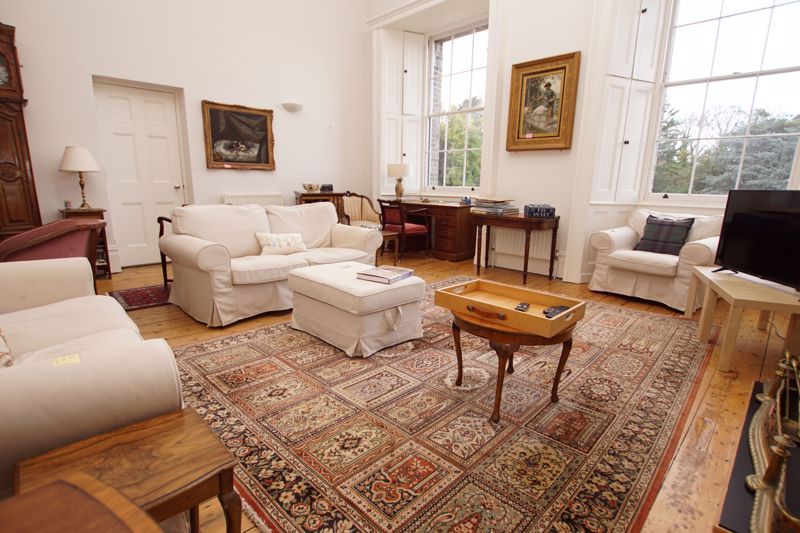 Property photo 2 of 17 Lounge