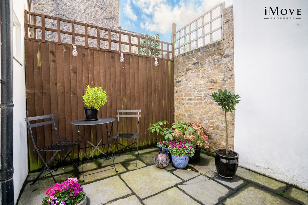 Property photo 2 of 26