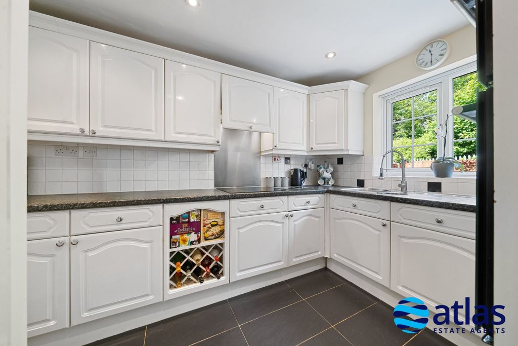 Property photo 3 of 30 Kitchen