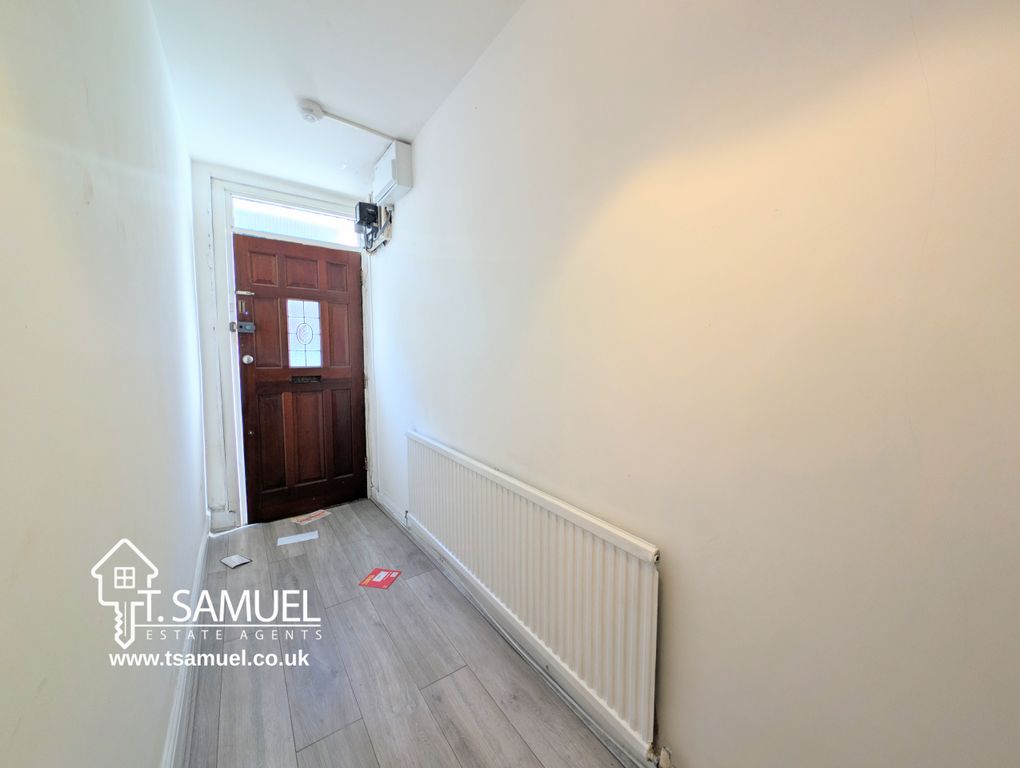 Property photo 2 of 23 Hallway