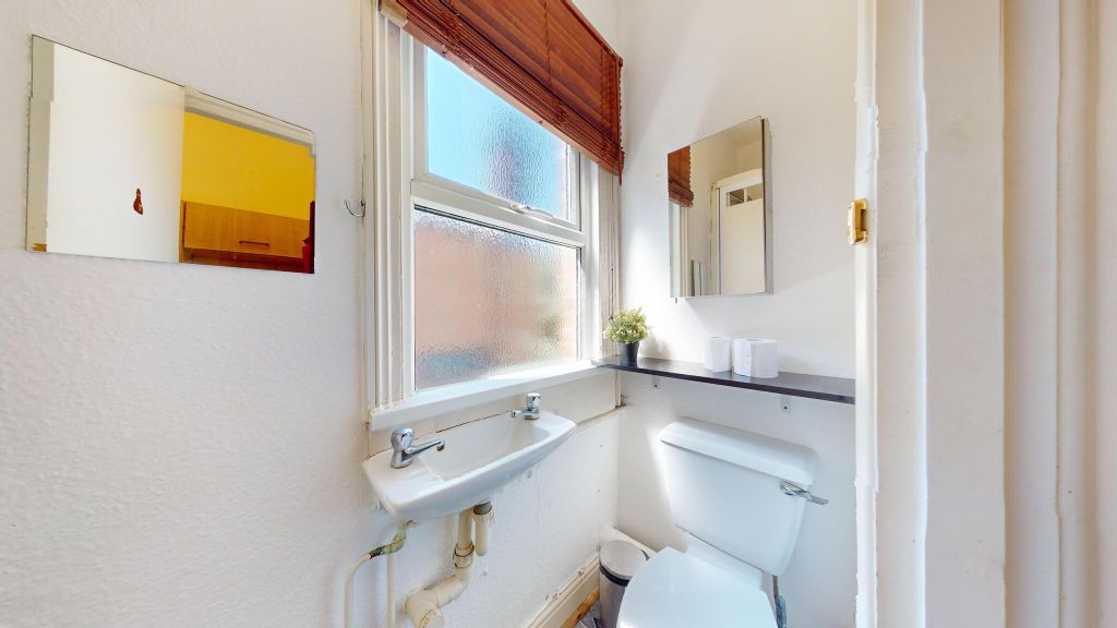Property photo 3 of 12 Bathroom