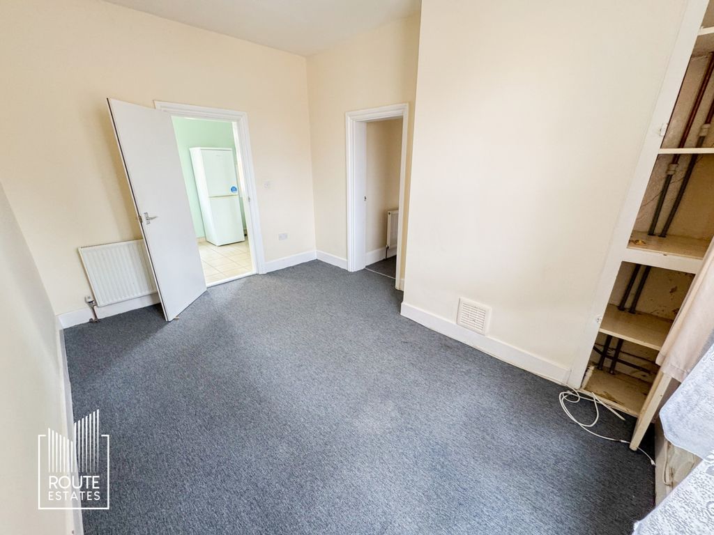 Property photo 3 of 10 Photo 4