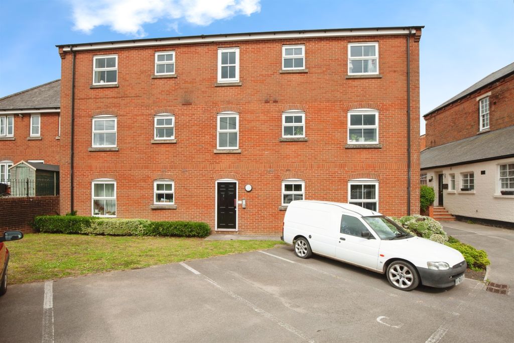 Property photo 1 of 17