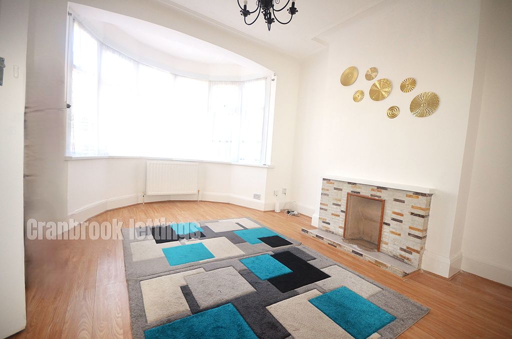 Property photo 1 of 13 Semi-Detached House To Rent Emmott Avenue, Ilford Ig6