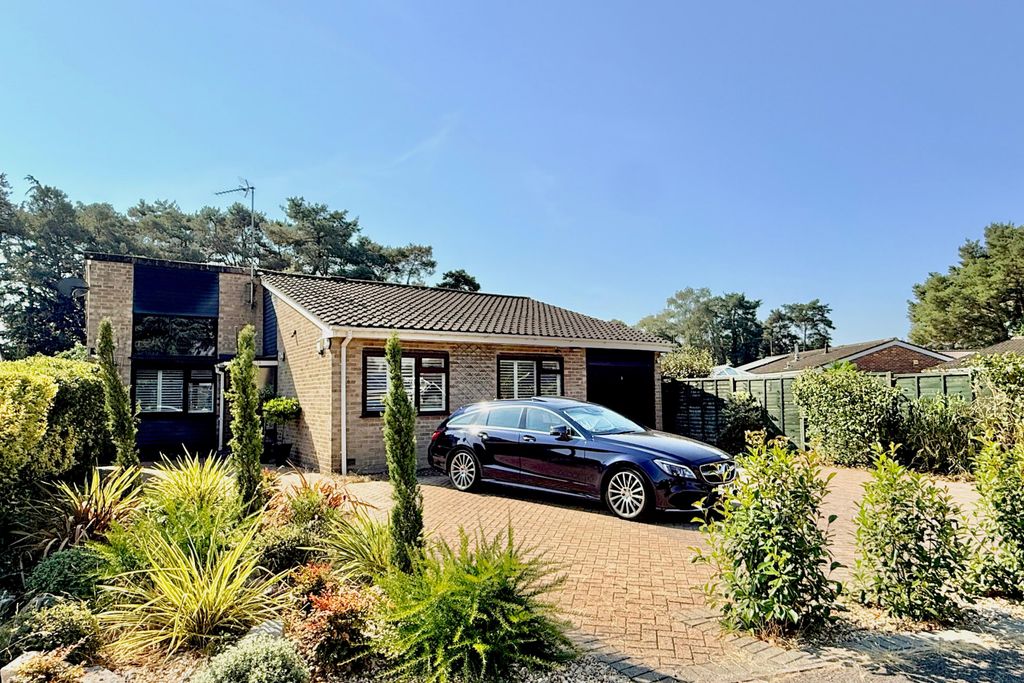 Property photo 1 of 22 Three Bedroom Detached Bungalow
