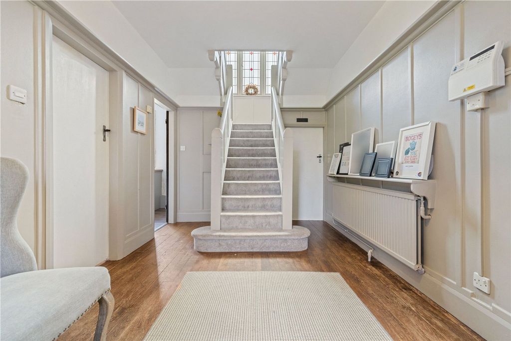 Property photo 2 of 19 Entrance Hall