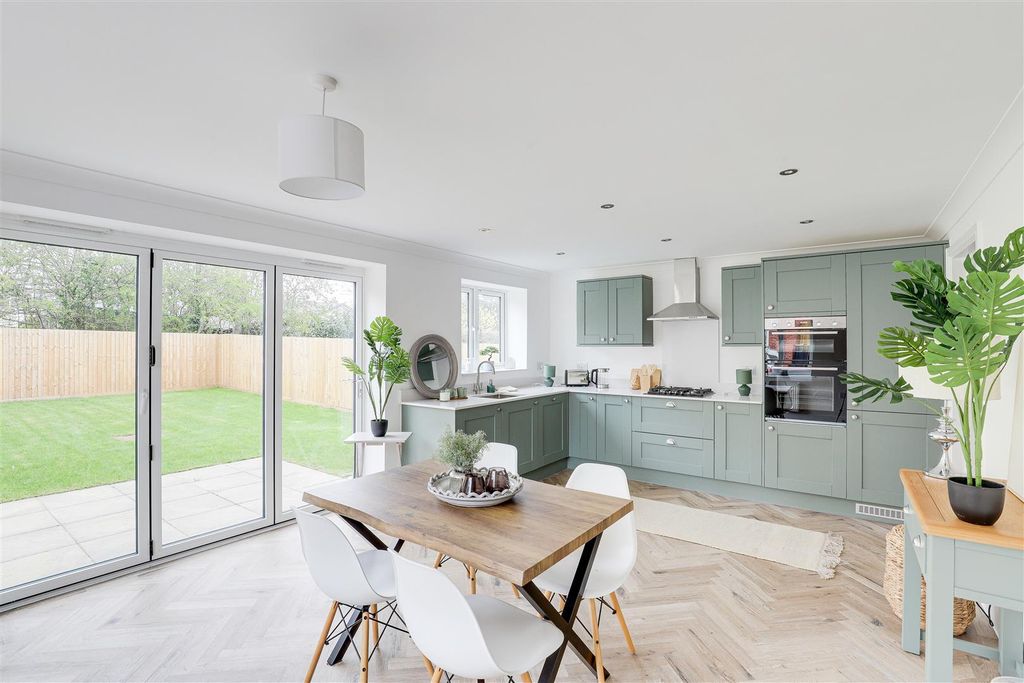 Property photo 2 of 14 5568.Jpg