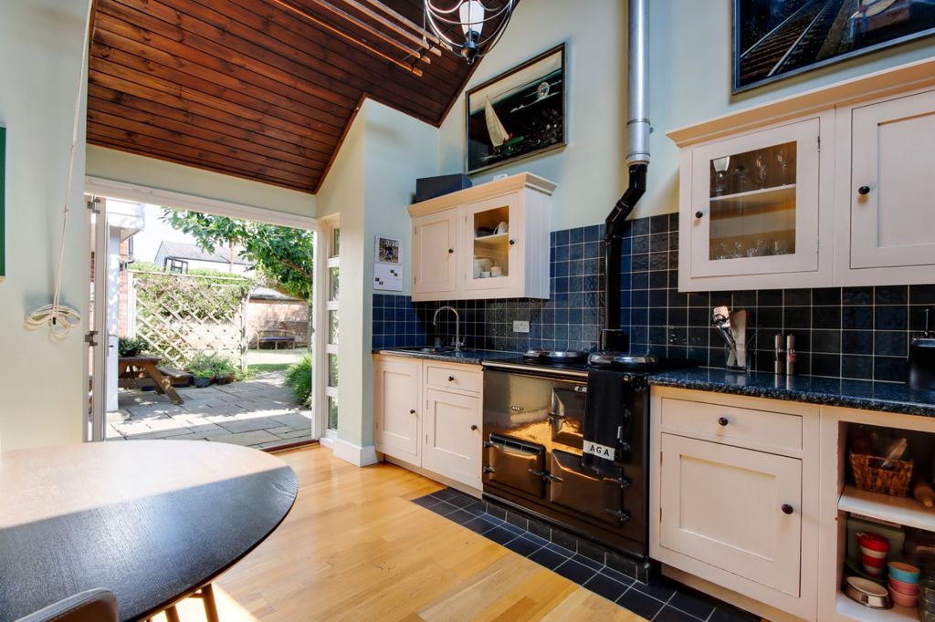 Property photo 3 of 15 Kitchen/Breakfast Rm