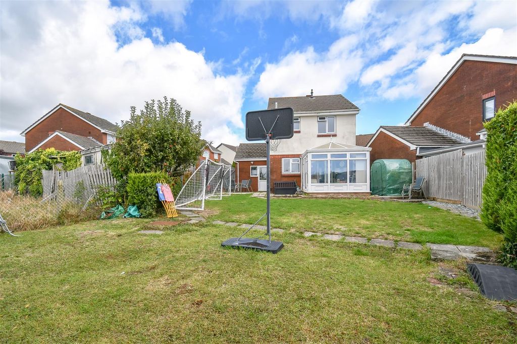 Property photo 2 of 32