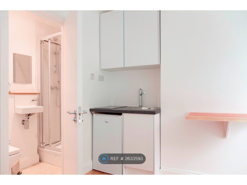Property photo 3 of 5 Ensuite Bathroom