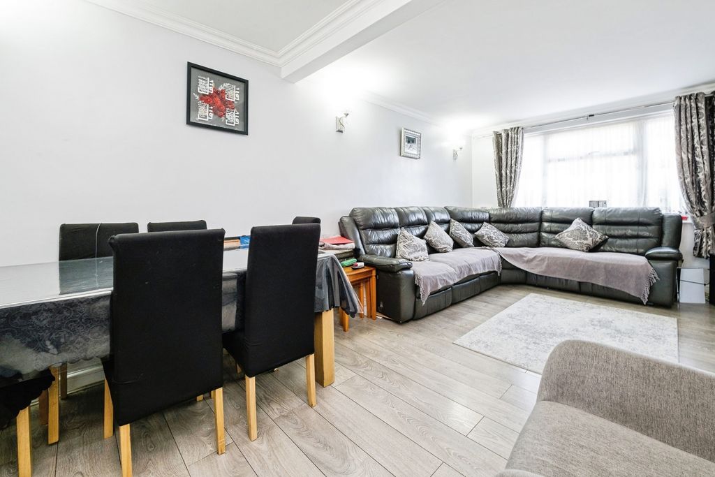 Property photo 3 of 17 Pbox-Img.Jpg