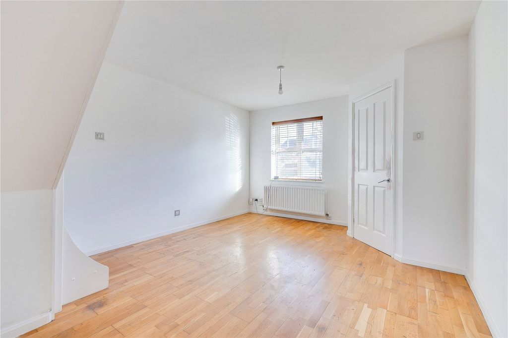 Property photo 3 of 24 Picture No. 11