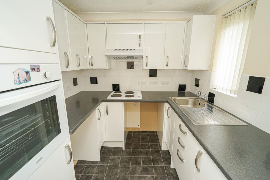 Property photo 2 of 14