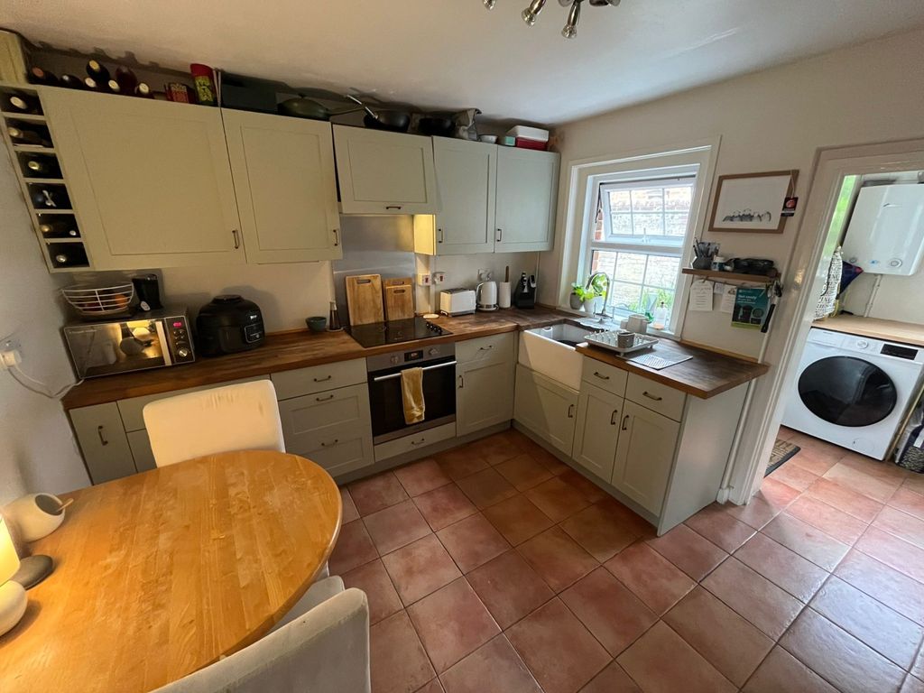Property photo 2 of 8 Kitchen1