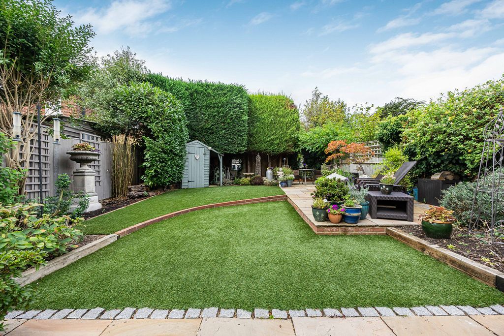 Property photo 2 of 31
